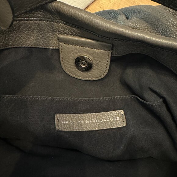 MARC BY MARC JACOBS LEATHER HOBO BAG - Picture 9 of 10